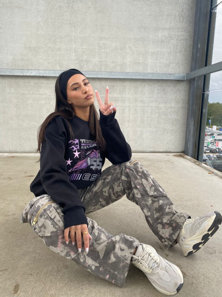 PRIORITY TURBO MOTORS SWEATER – BLACK WITH PINK PRINT – 420 GSM – MOTORSPORT AW23