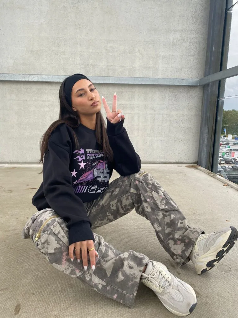 PRIORITY TURBO MOTORS SWEATER – BLACK WITH PINK PRINT – 420 GSM – MOTORSPORT AW23