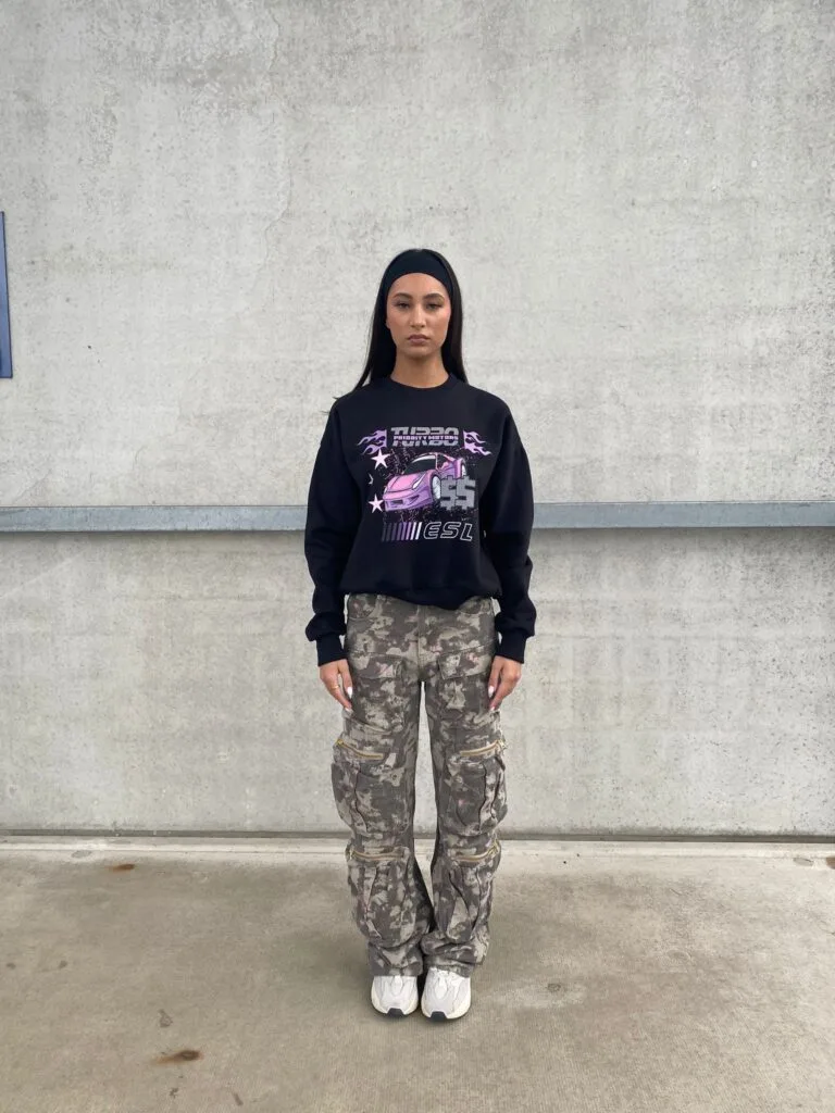 PRIORITY TURBO MOTORS SWEATER – BLACK WITH PINK PRINT – 420 GSM – MOTORSPORT AW23