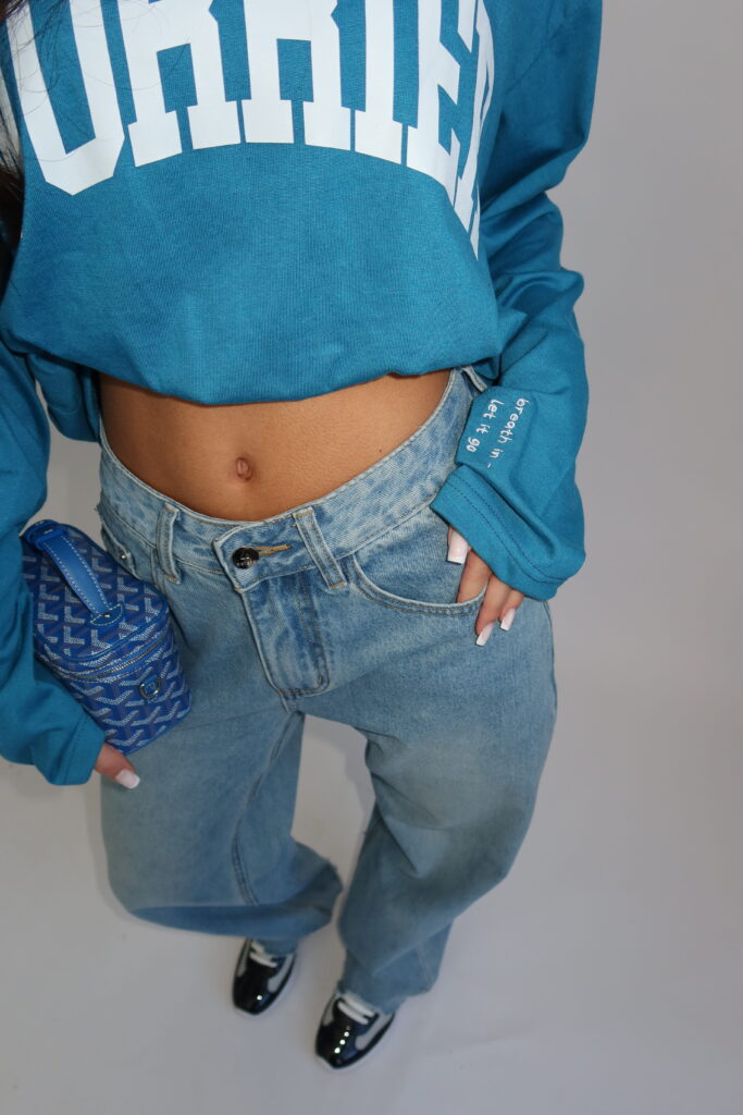 LONGSLEEVE “BREATH IN – LET IT GO” TURQUOISE BLAUW