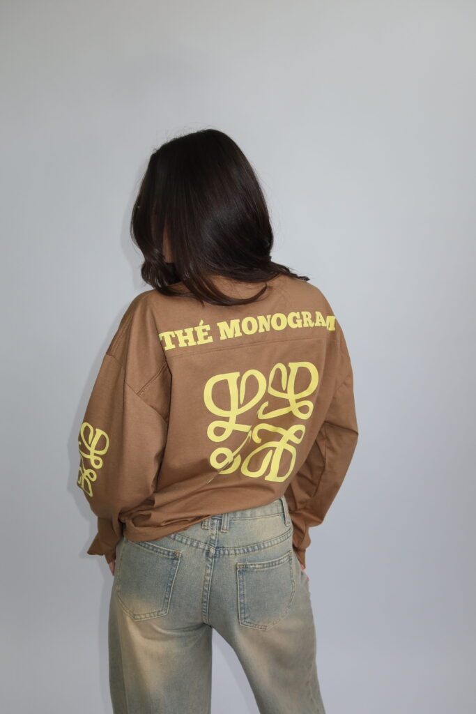 LONGSLEEVE “THÉ MONOGRAM” – MOCCA