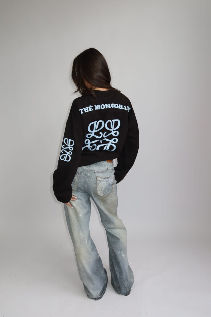 LONGSLEEVE “THÉ MONOGRAM” – ZWART