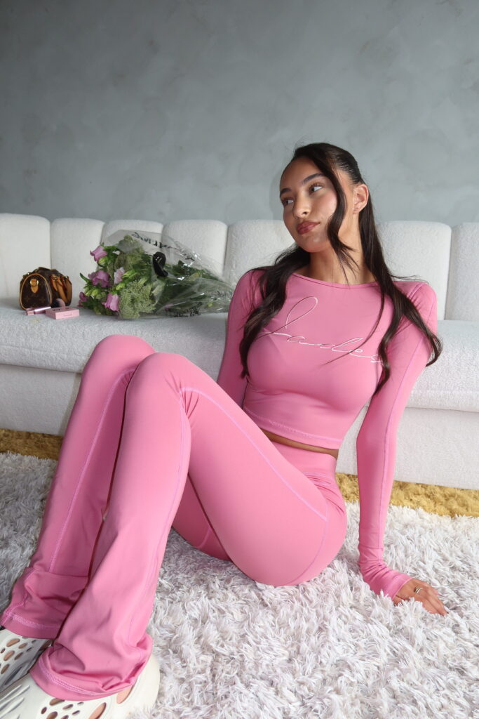 DEBUT COLLECTION – PANELED BODYFIT SET SOFT PINK – SIZE XL INCLUDED