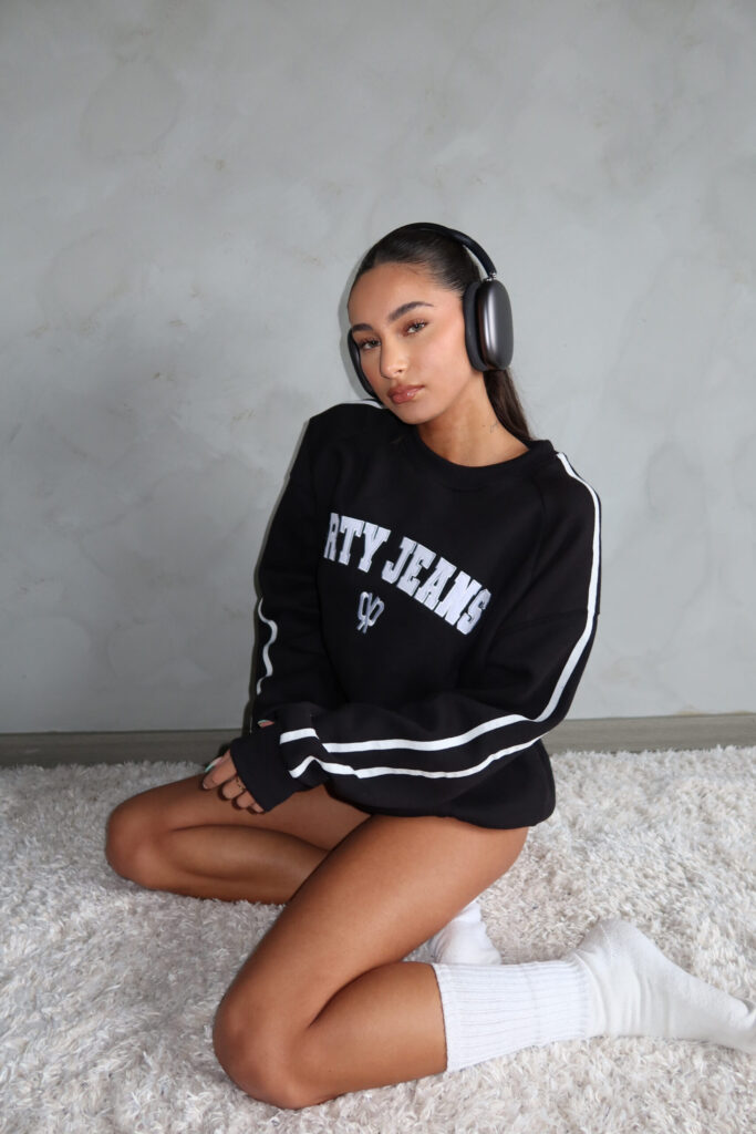 PRTY JEANS PREMIUM SWEATER – BLACK