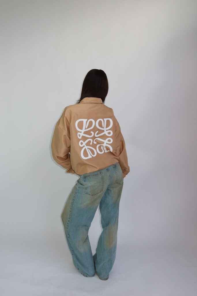 MONOGRAM WINDJACKET – SS26 – SAND