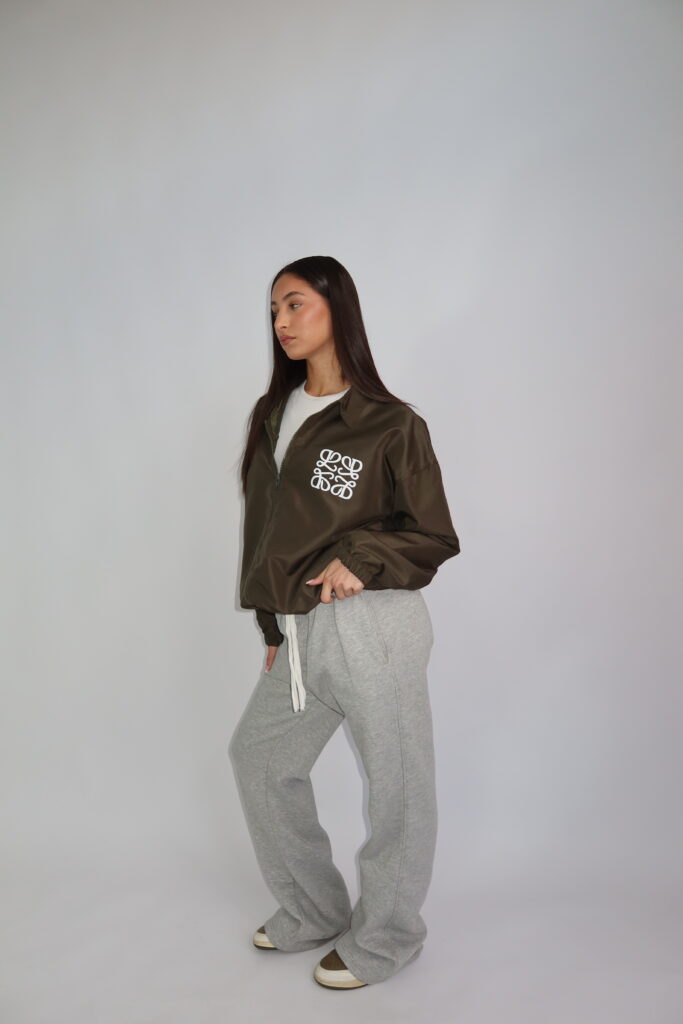 MONOGRAM WINDJACKET – SS26 – GROEN