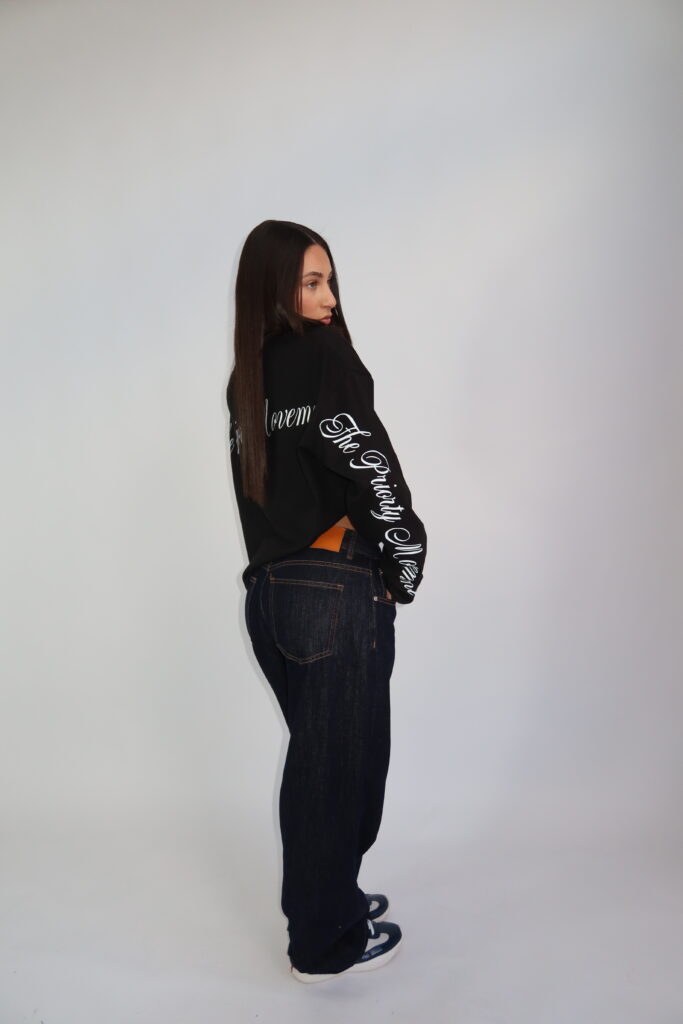 LONGSLEEVE ‘THE PRIORITY MOVEMENT’ – ZWART