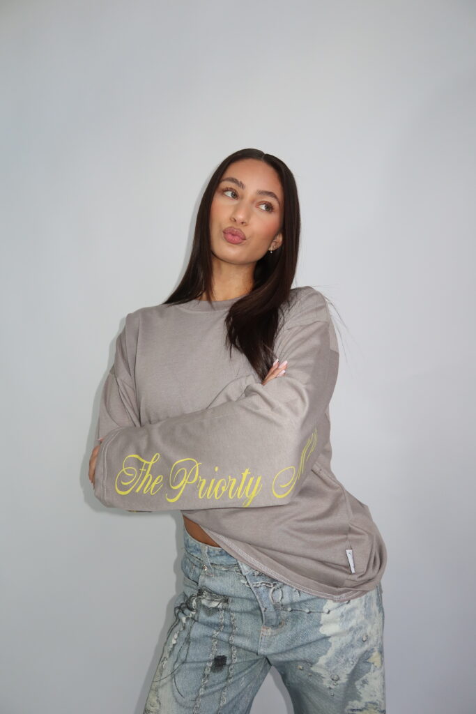 LONGSLEEVE ‘THE PRIORITY MOVEMENT’ – TAUPE