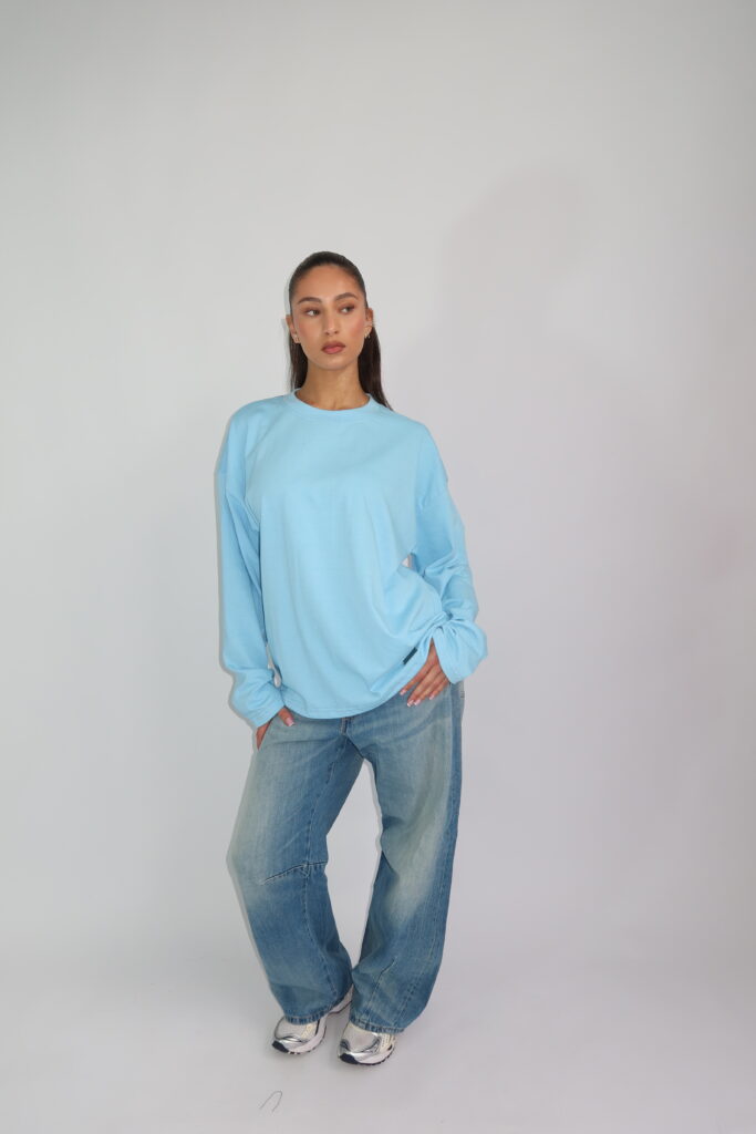 BASIC LONGSLEEVE MET ELASTIEKE BAND – LICHTBLAUW