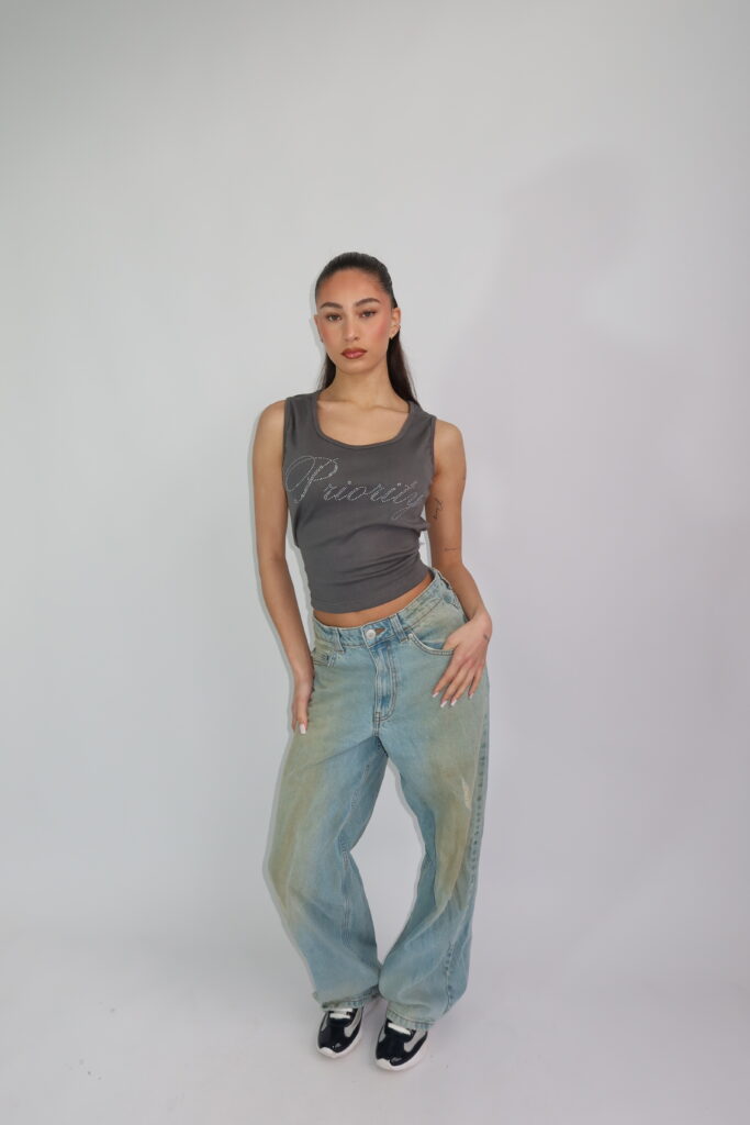 RHINESTONE TOP – GRIJS