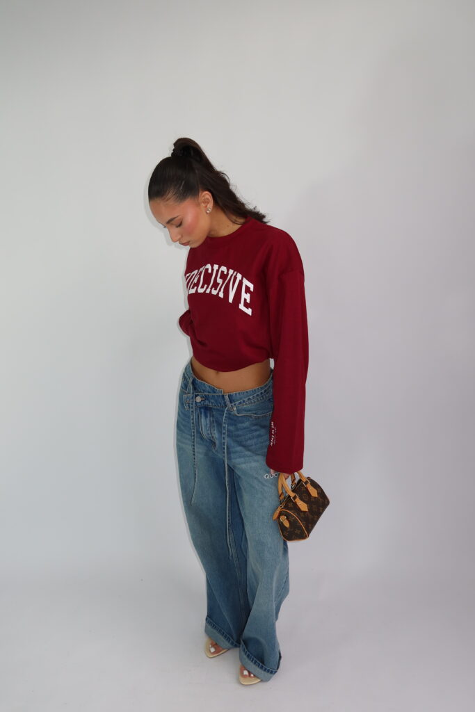 LONGSLEEVE ‘INDECISIVE” – BURGUNDY ROOD