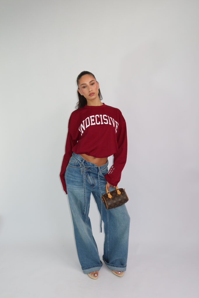 LONGSLEEVE ‘INDECISIVE” – BURGUNDY ROOD