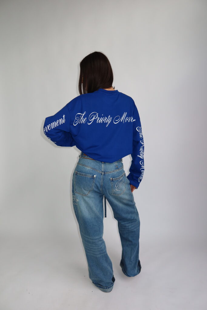 LONGSLEEVE ‘THE PRIORITY MOVEMENT’ – COBALT BLAUW