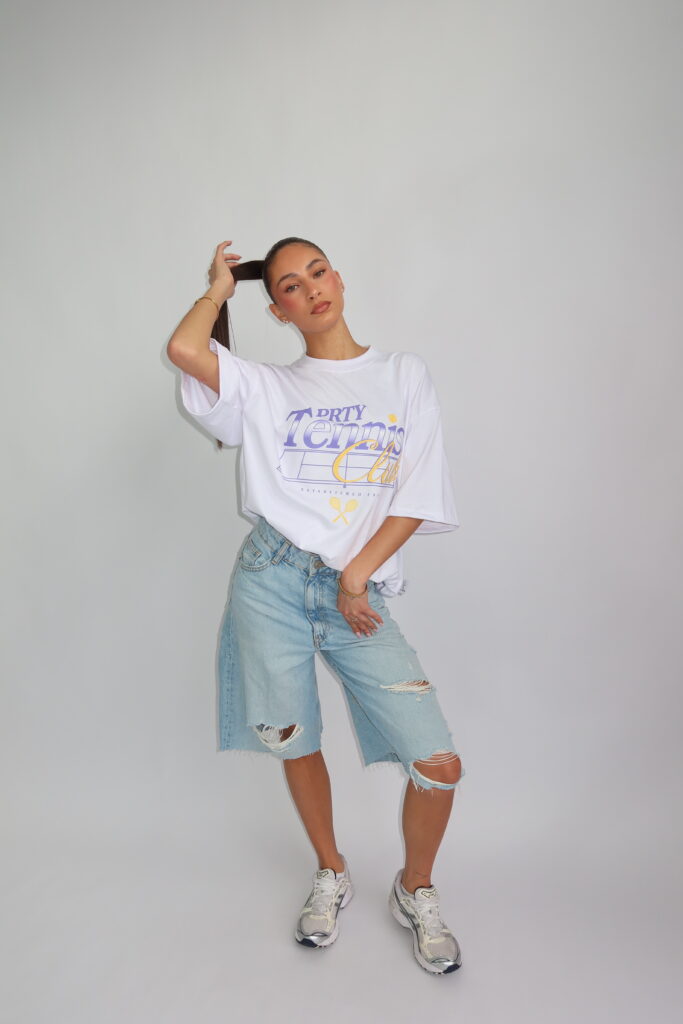 TENNIS CLUB TEE – PAARSE PRINT