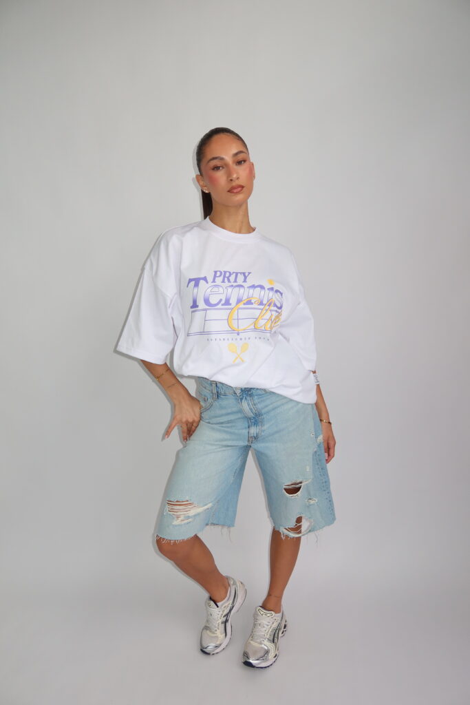 TENNIS CLUB TEE – PAARSE PRINT