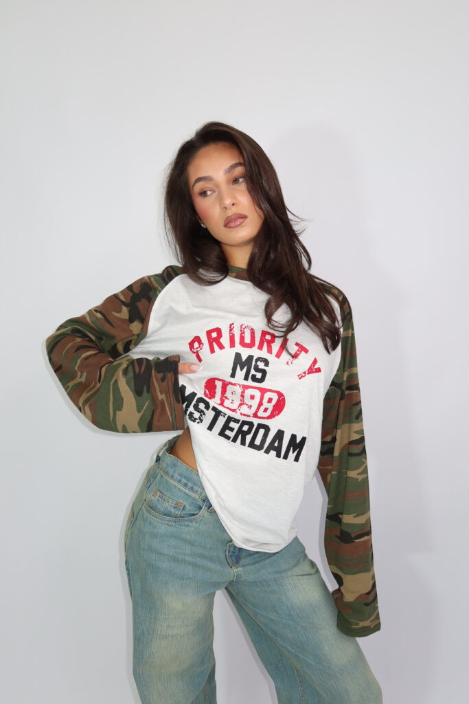 AW26 – CAMOUFLAGE ‘AMSTERDAM’ LONGSLEEVE – ARMY