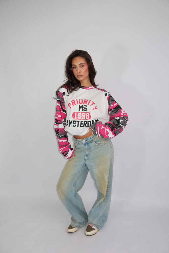 AW26 – CAMOUFLAGE ‘AMSTERDAM’ LONGSLEEVE – ROZE