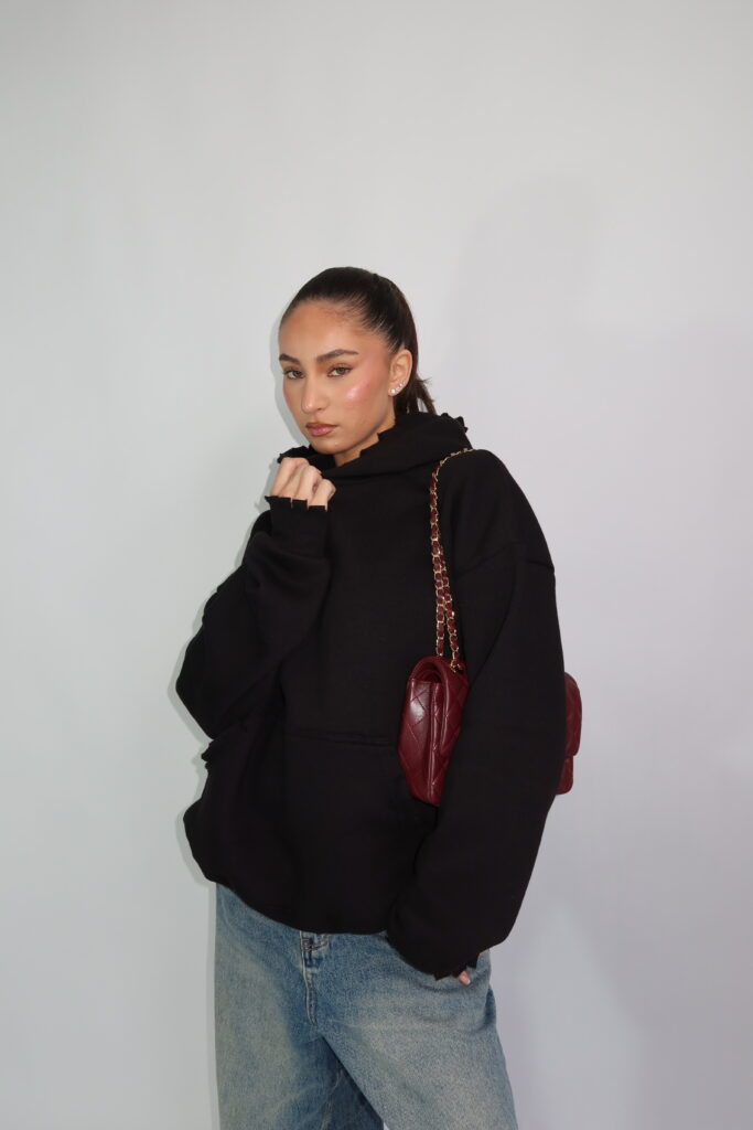 AW26 – JEANS 1998 – DESTROYED HOODIE – ZWART