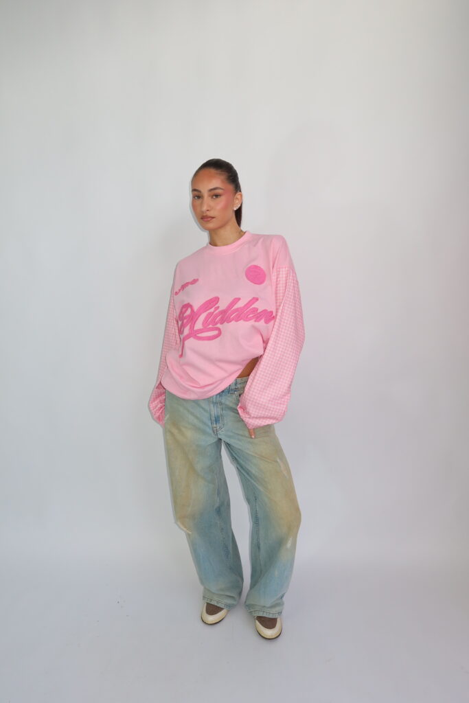 AW26 – HIDDEN P LONGSLEEVE WITH CHECKED SLEEVES – ROZE