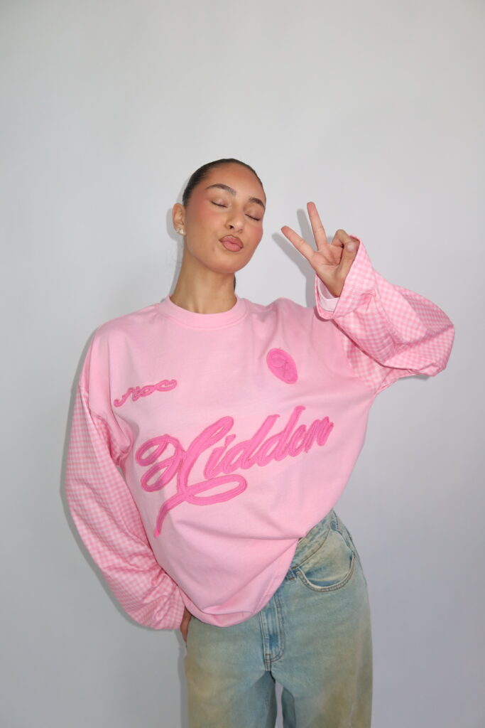 AW26 – HIDDEN P LONGSLEEVE WITH CHECKED SLEEVES – ROZE