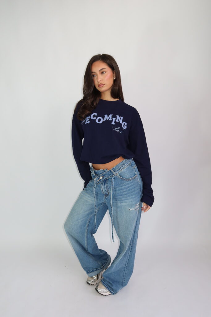 AW26 – BECOMING HER LONGSLEEVE – NAVY