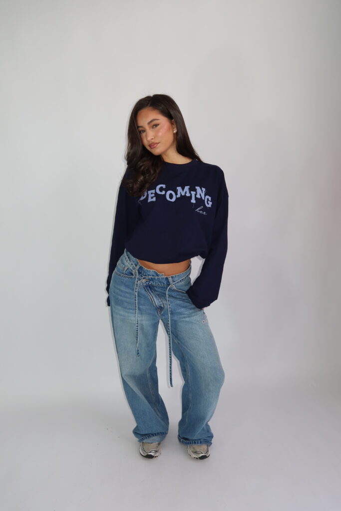 AW26 – BECOMING HER LONGSLEEVE – NAVY